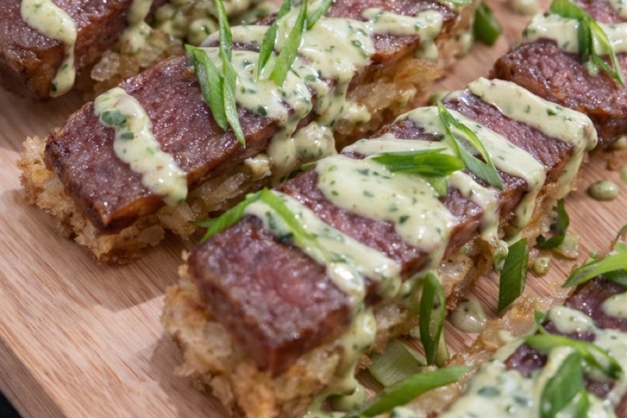 Bouchées de bœuf, sauce verte